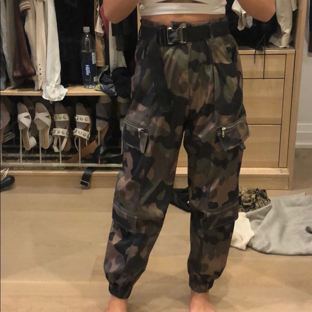 High wasted belted cargo pants in Small